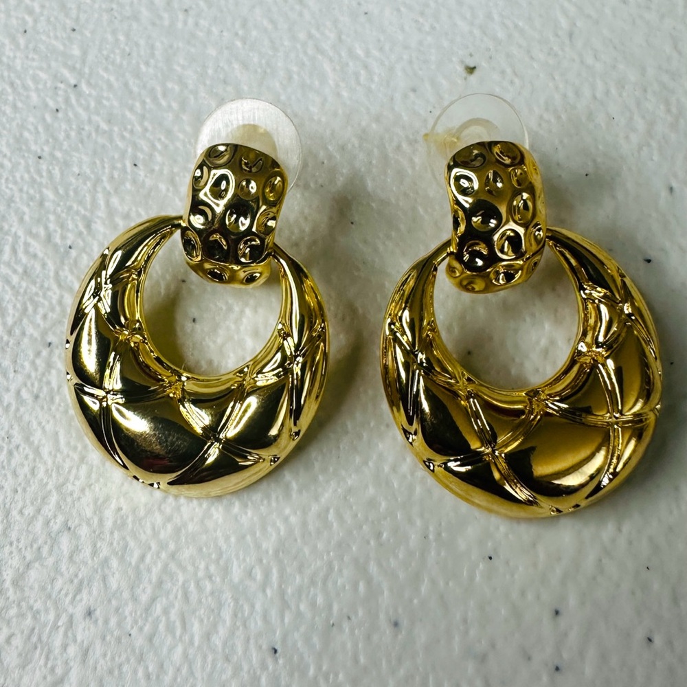 Elegant Gold Hoop Earrings